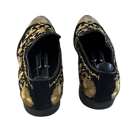 HUN Fashion Slip‎ On Gold Cap Toe Embroidered Shoe Sz 10.5 - Picture 3 of 8